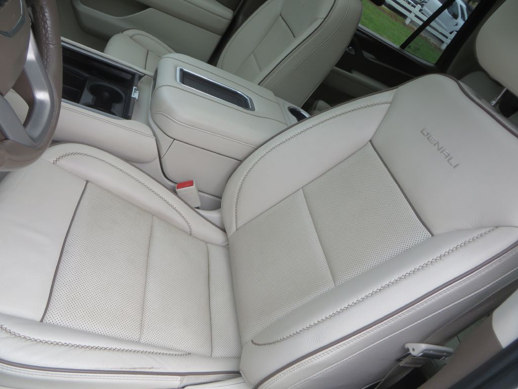 2023 GMC Yukon Image 27