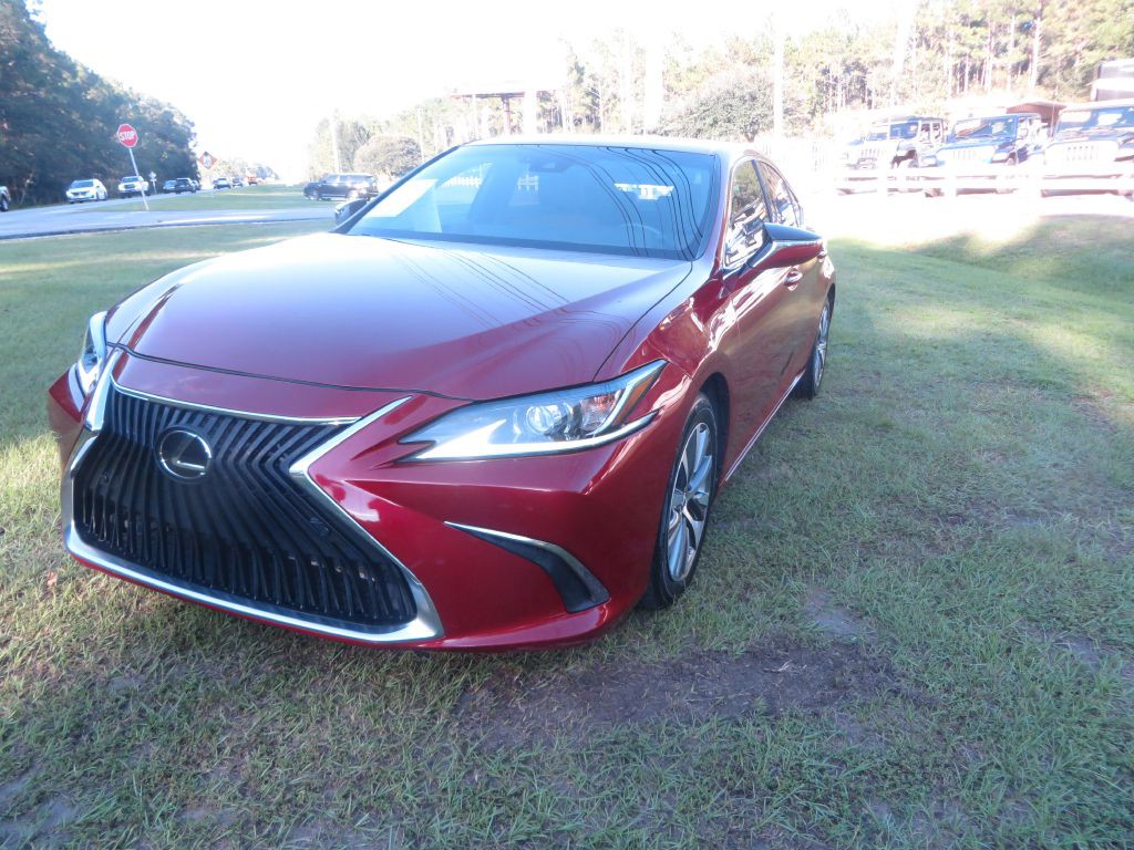 2021 Lexus ES Image 2