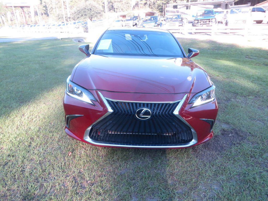 2021 Lexus ES Image 3