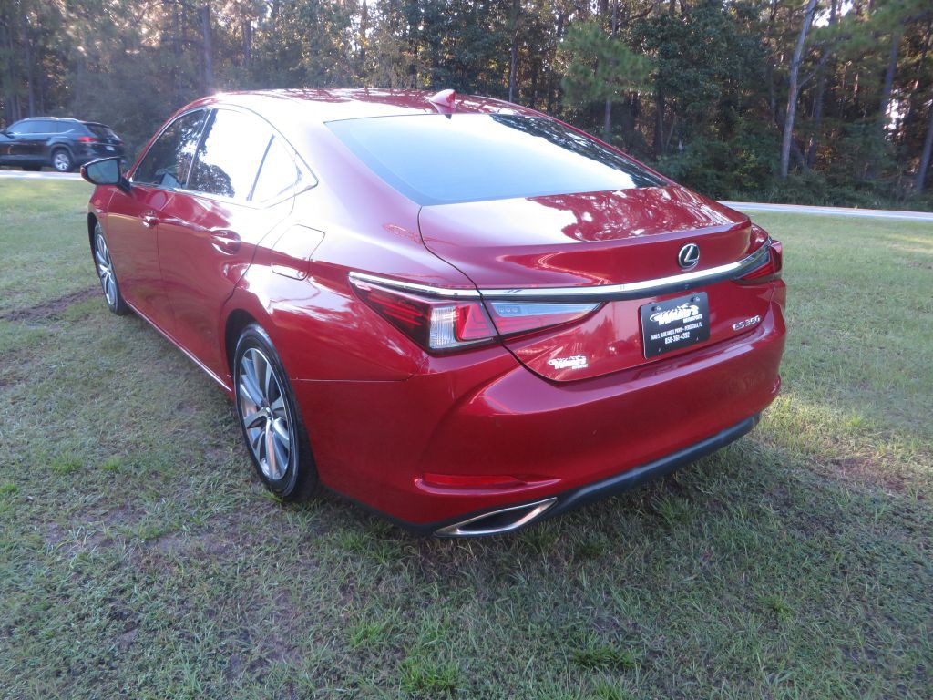 2021 Lexus ES Image 8