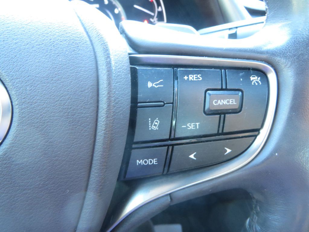 2021 Lexus ES Image 16