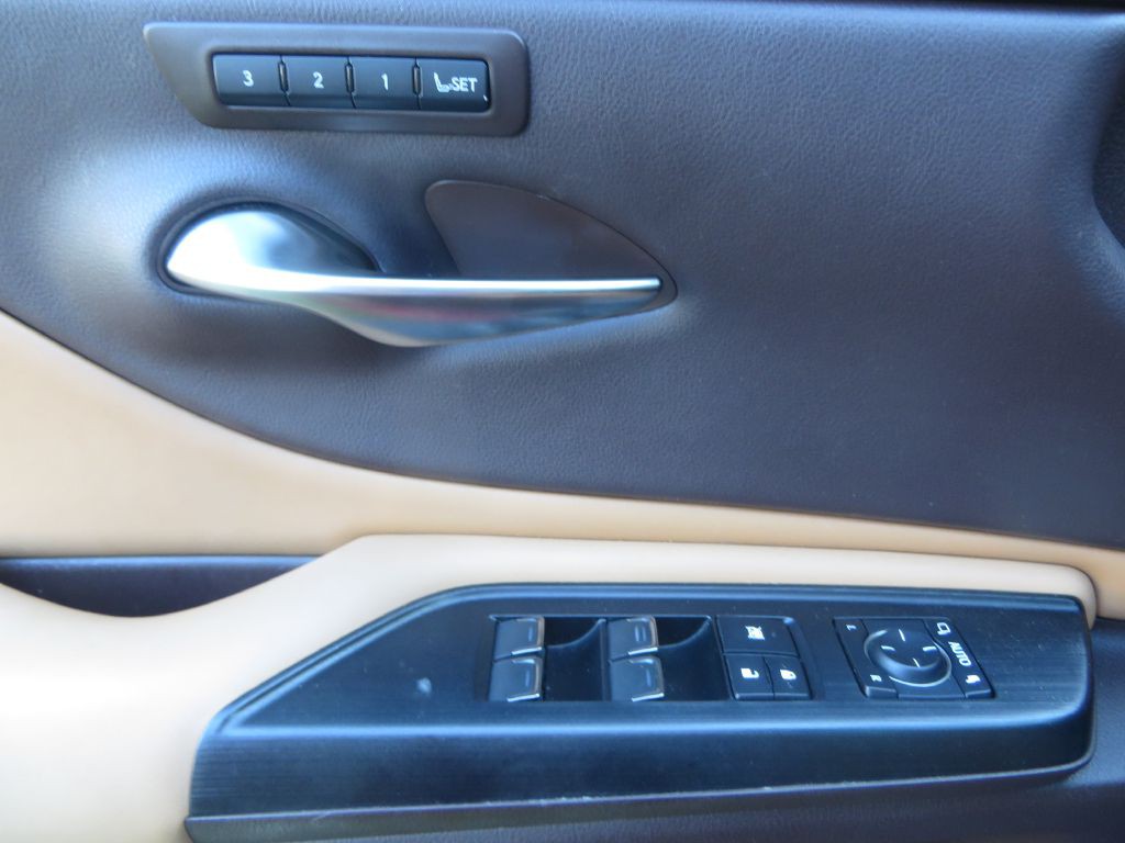 2021 Lexus ES Image 25