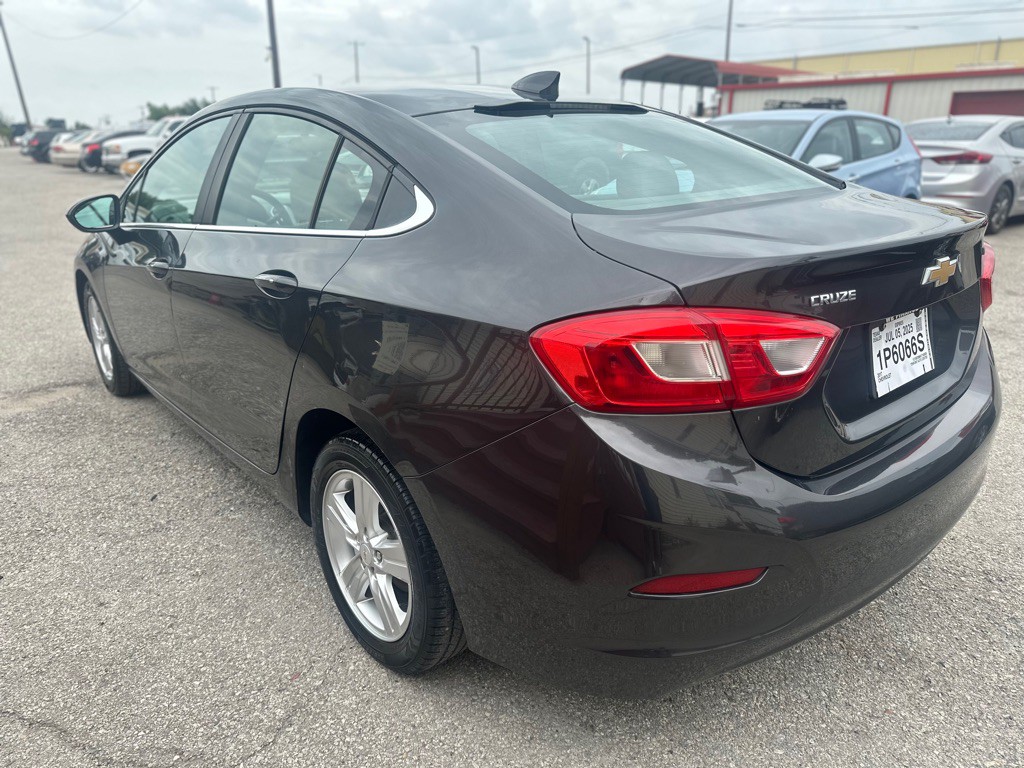 2017 Chevrolet Cruze Image 4