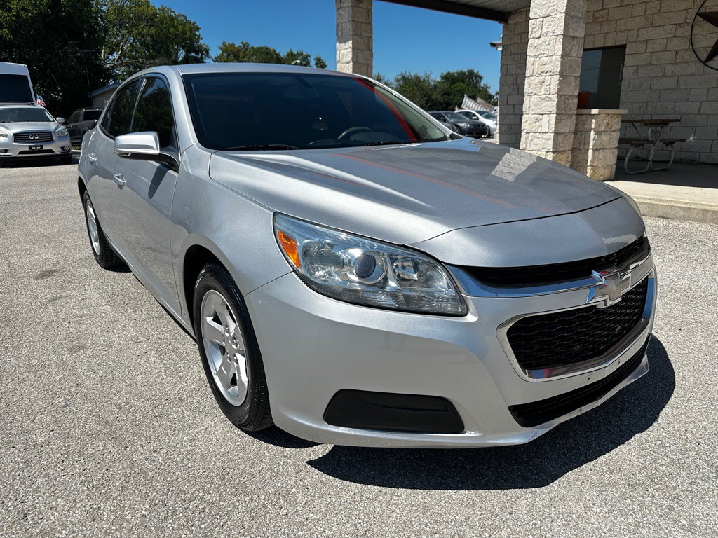 2015 Chevrolet Malibu Image 2