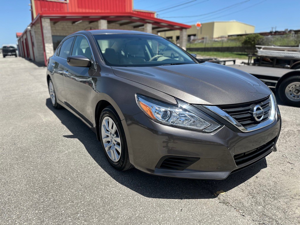 2017 Nissan Altima Image 2