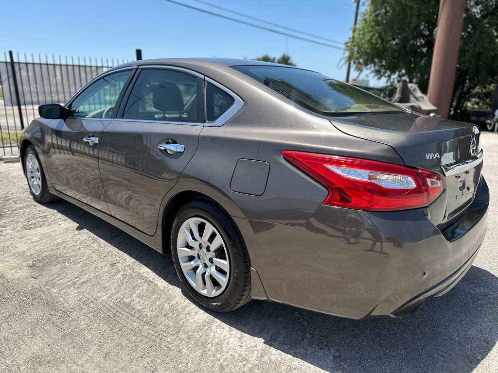 2017 Nissan Altima Image 4