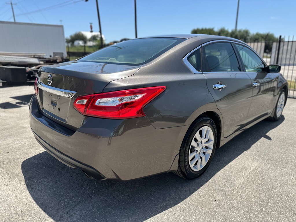 2017 Nissan Altima Image 5