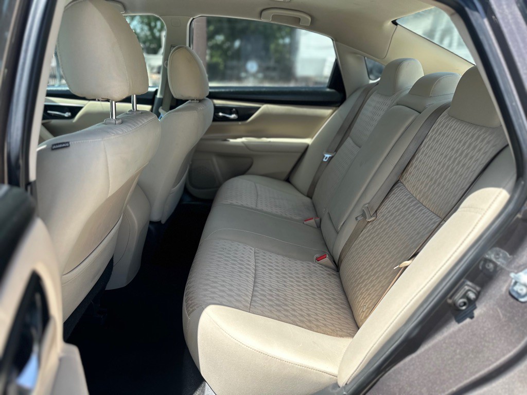2017 Nissan Altima Image 11