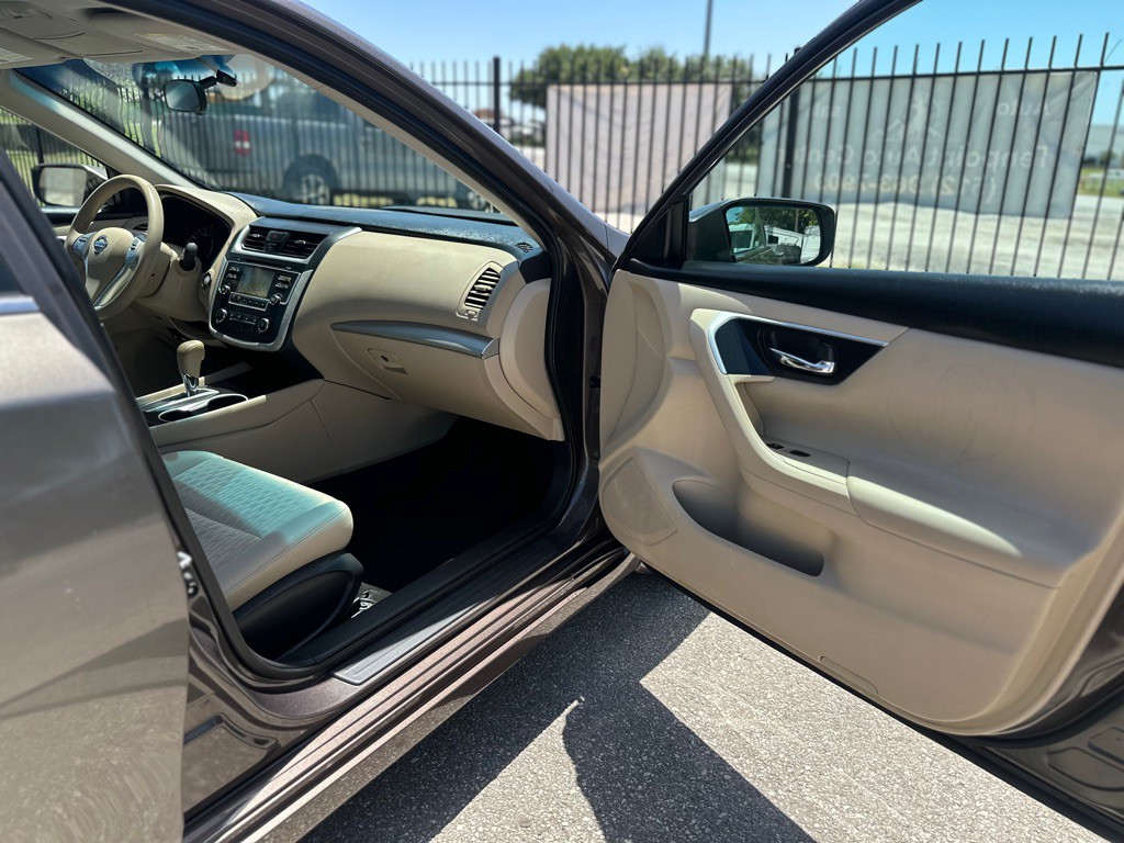 2017 Nissan Altima Image 12