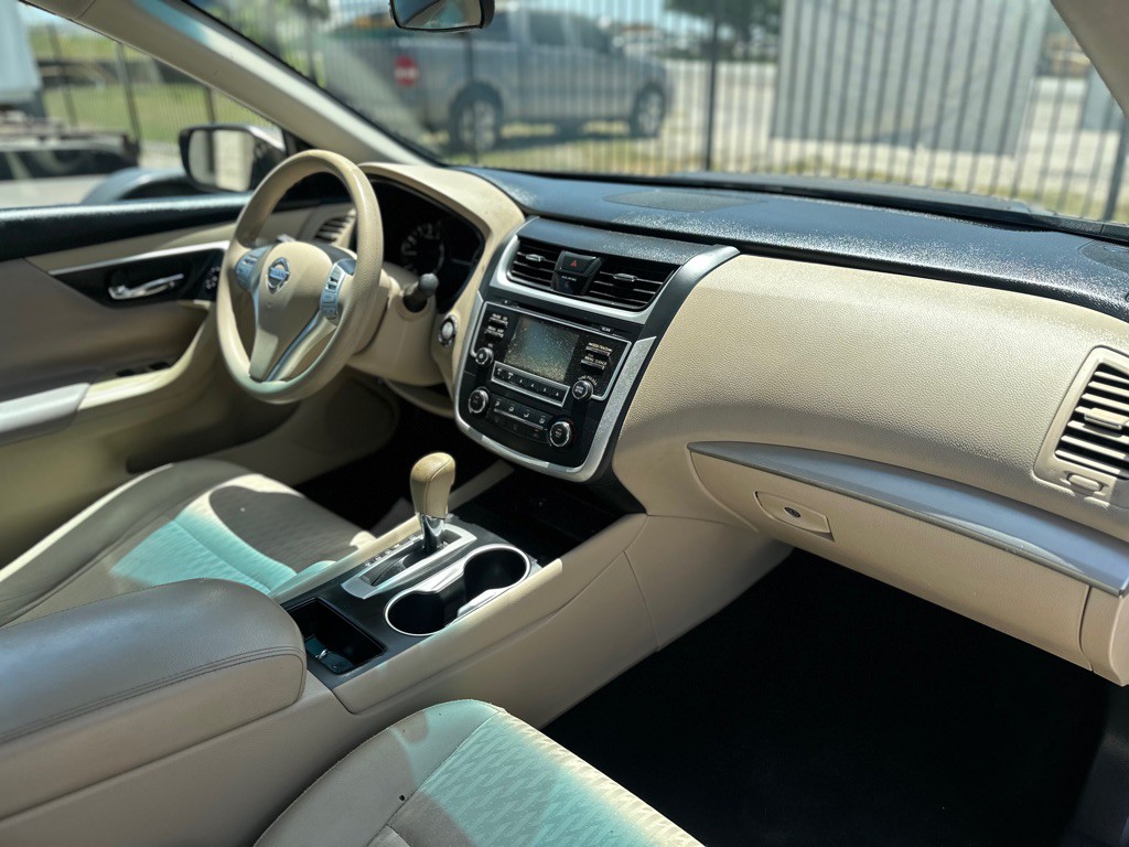 2017 Nissan Altima Image 14