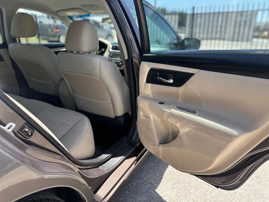 2017 Nissan Altima Image 15