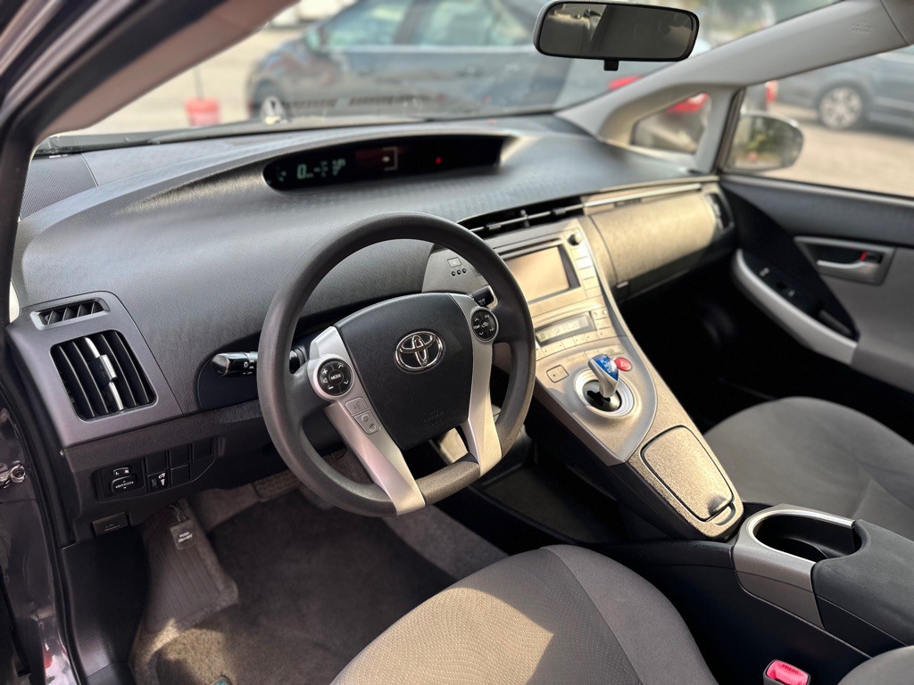 2012 Toyota Prius Image 11