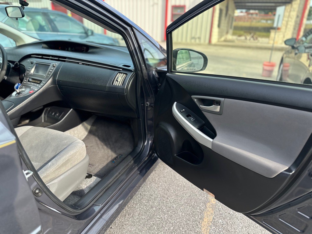 2012 Toyota Prius Image 12