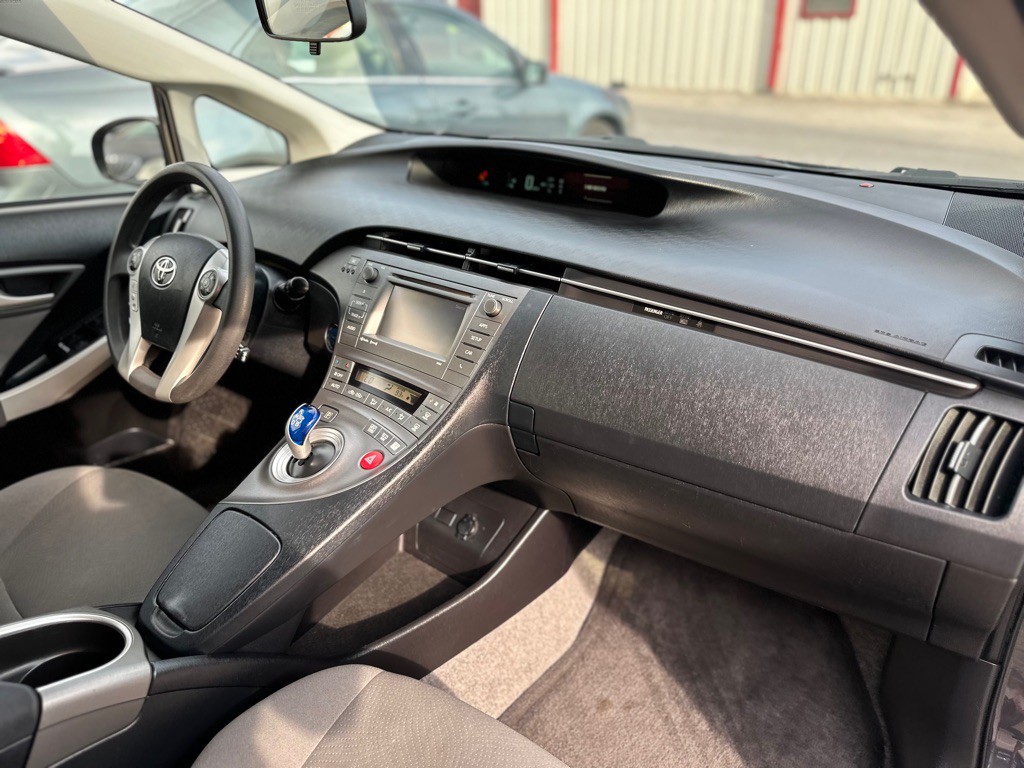 2012 Toyota Prius Image 14