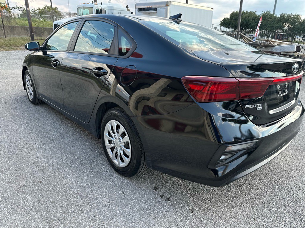 2021 Kia Forte Image 4