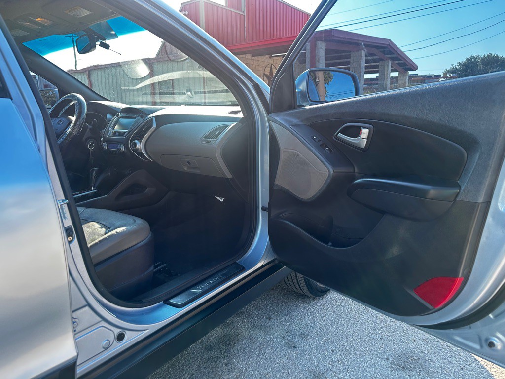2012 Hyundai Tucson Image 12