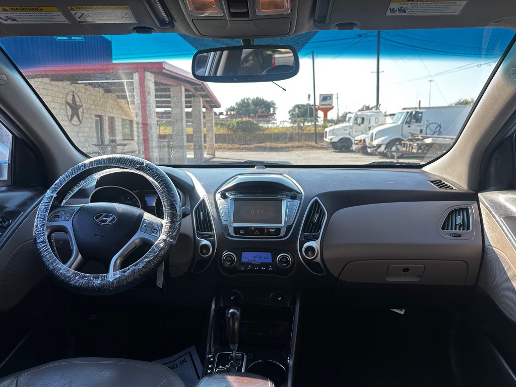 2012 Hyundai Tucson Image 17