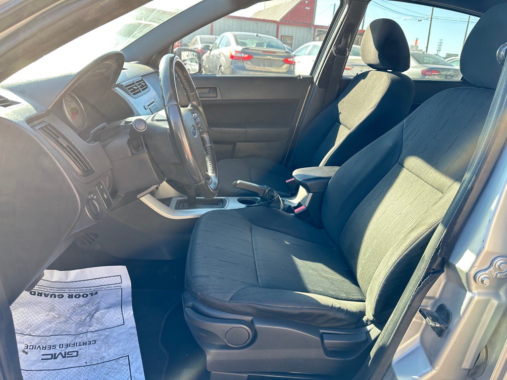 2011 Ford Focus Image 8