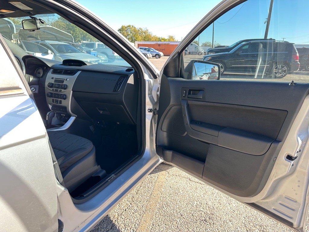 2011 Ford Focus Image 12