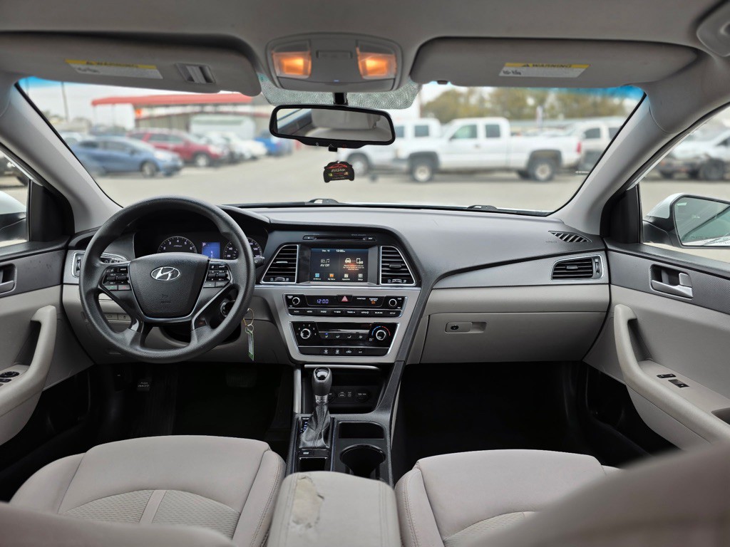 2016 Hyundai Sonata Image 17