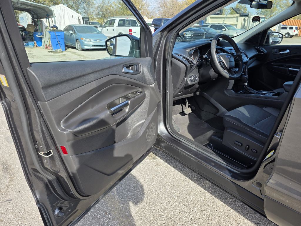2017 Ford Escape Image 9