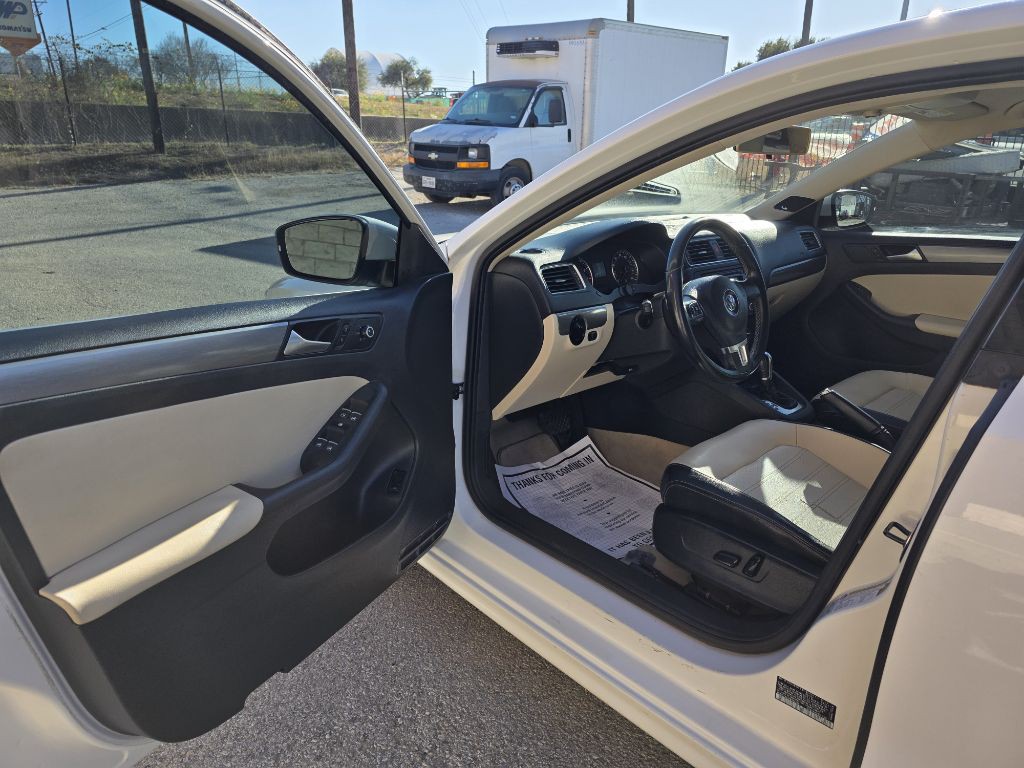 2013 Volkswagen Jetta Image 8