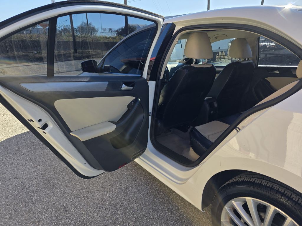 2013 Volkswagen Jetta Image 11