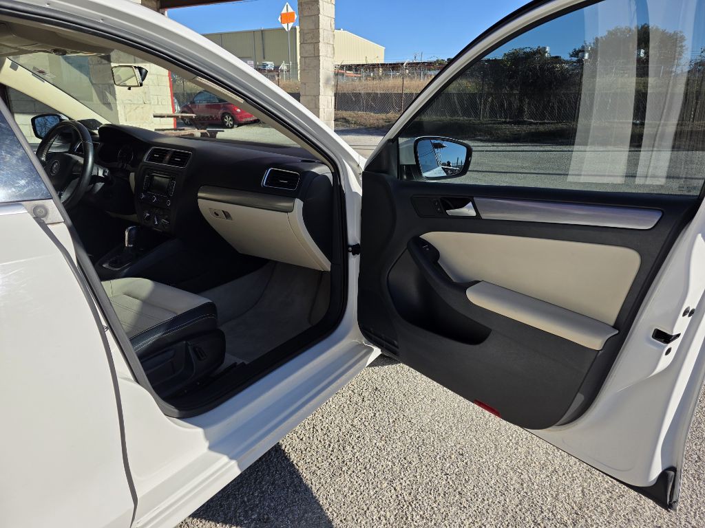 2013 Volkswagen Jetta Image 13