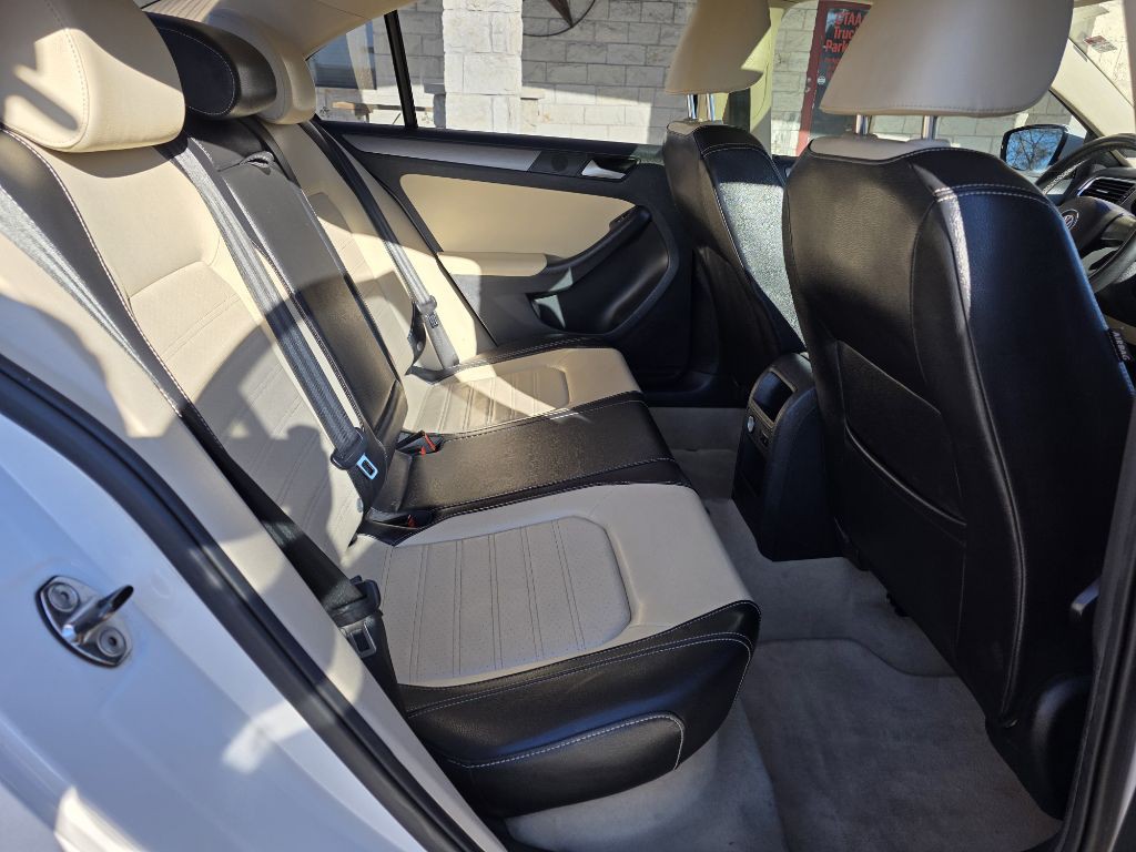 2013 Volkswagen Jetta Image 17