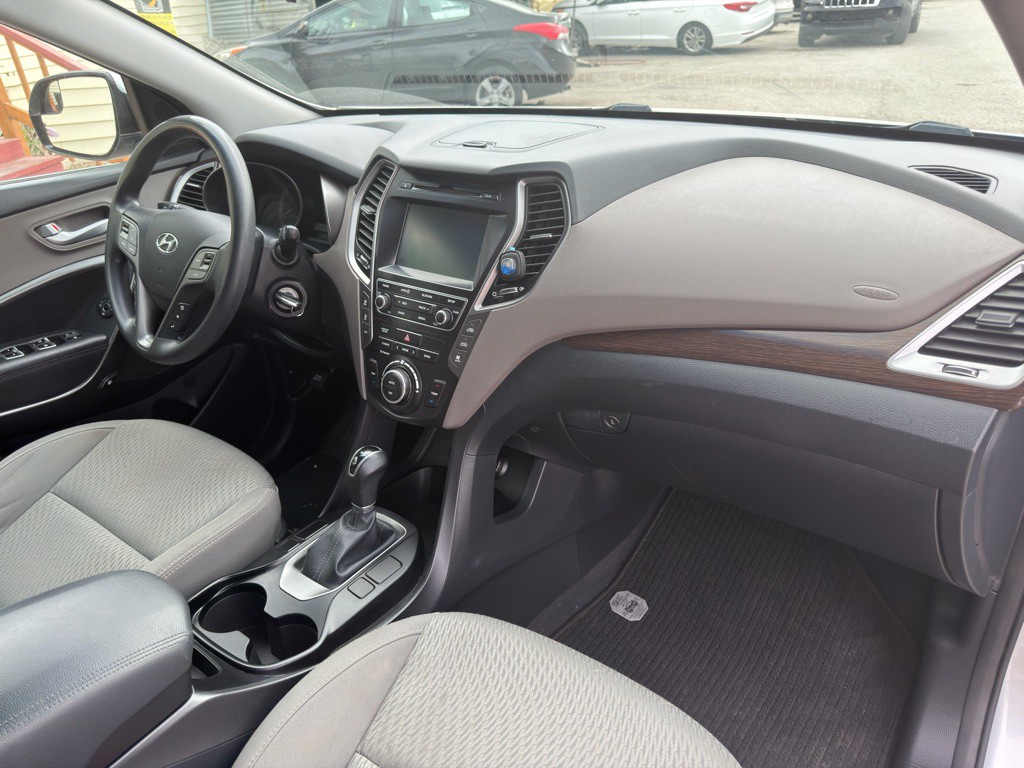 2018 Hyundai Santa Fe Image 15