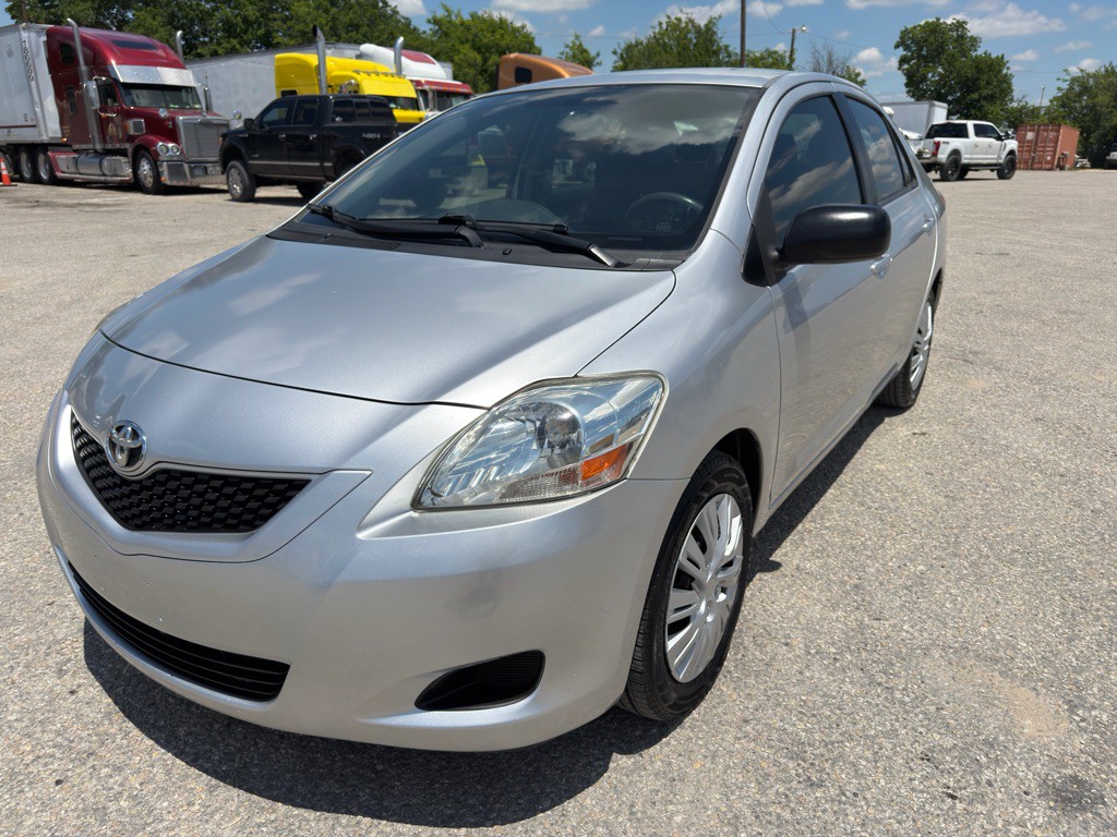 2012 Toyota Yaris Image 1