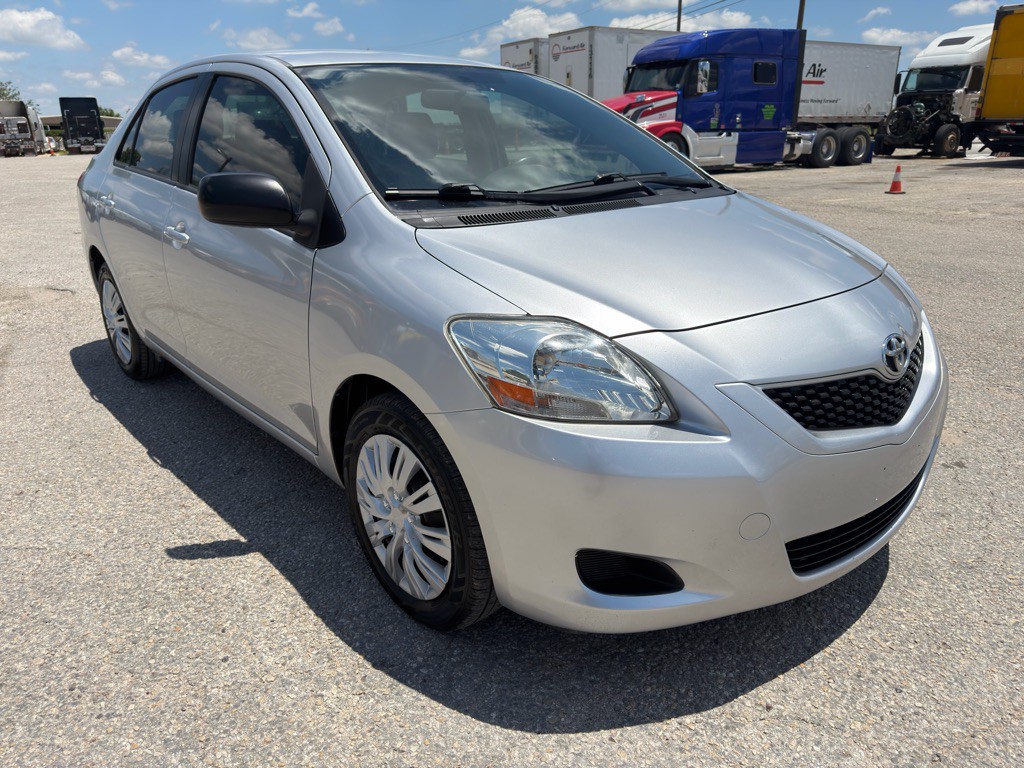 2012 Toyota Yaris Image 2