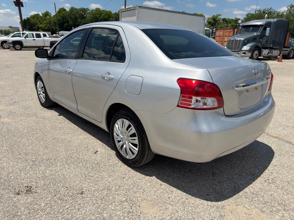 2012 Toyota Yaris Image 4