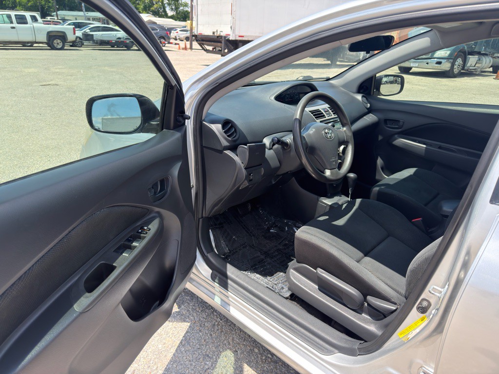 2012 Toyota Yaris Image 7