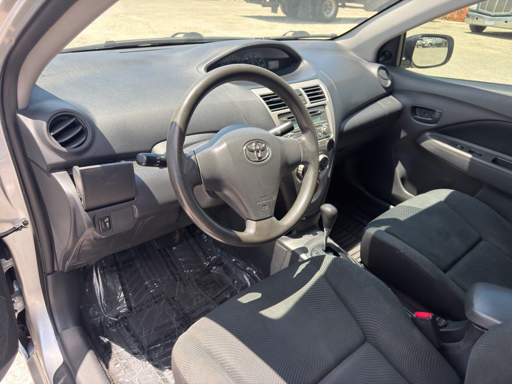 2012 Toyota Yaris Image 9