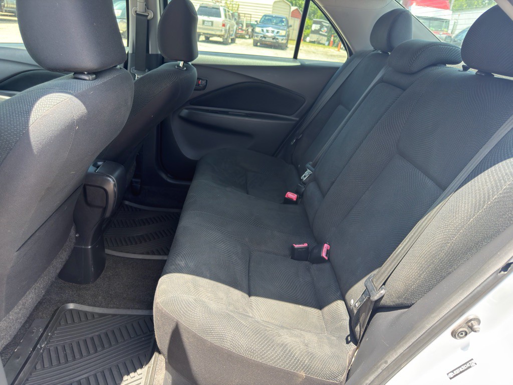 2012 Toyota Yaris Image 11