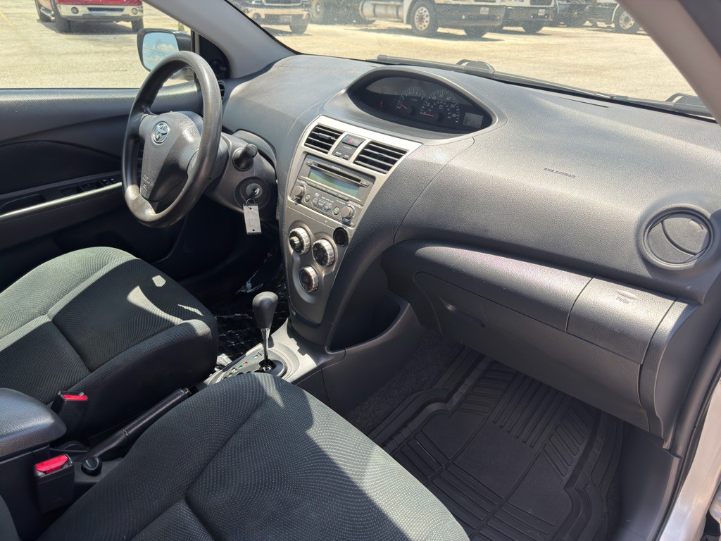 2012 Toyota Yaris Image 14