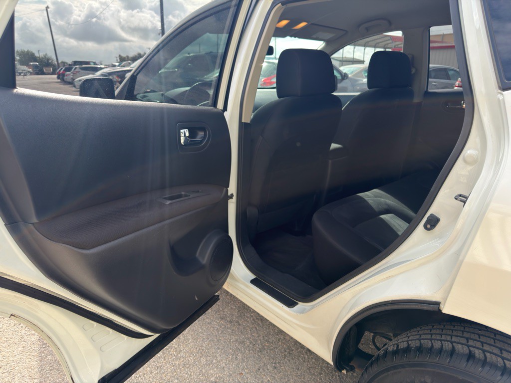 2015 Nissan Rogue Image 10