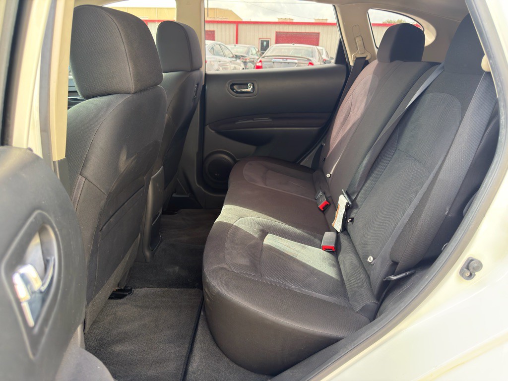 2015 Nissan Rogue Image 11