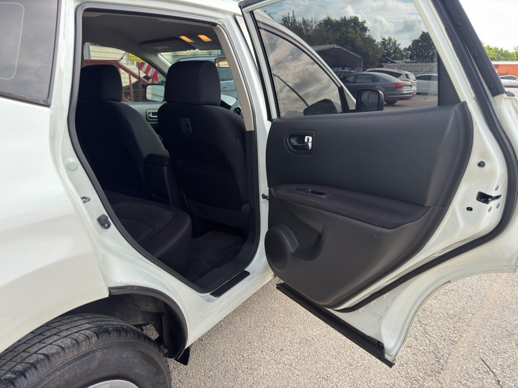 2015 Nissan Rogue Image 15