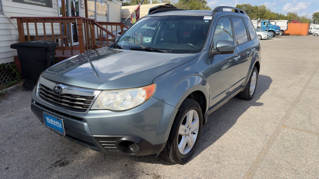 2010 Subaru Forester Image 1
