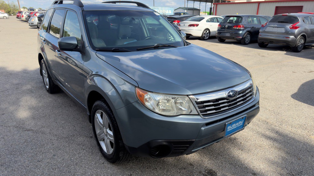 2010 Subaru Forester Image 2