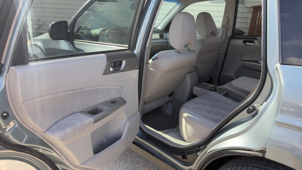 2010 Subaru Forester Image 10