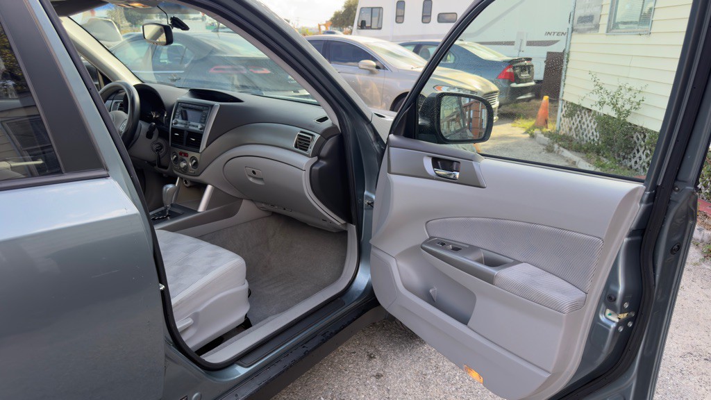 2010 Subaru Forester Image 12
