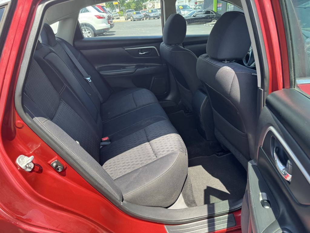 2016 Nissan Altima Image 10