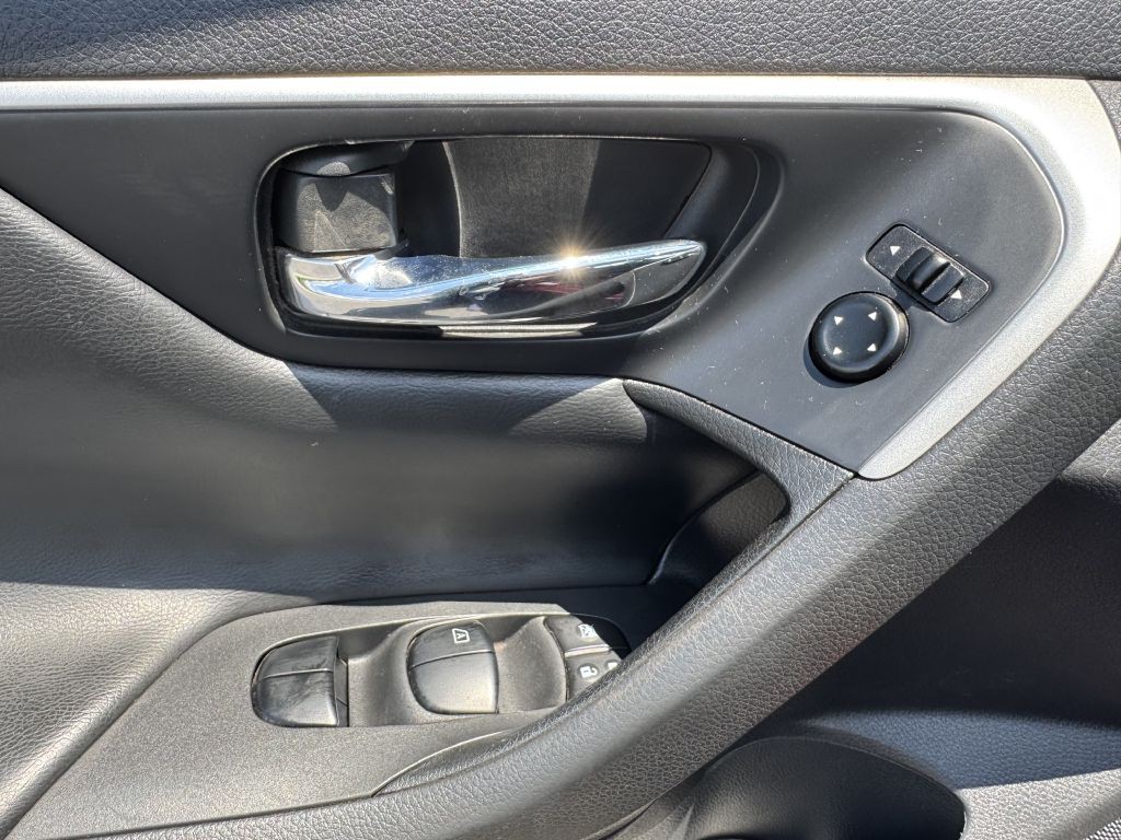 2016 Nissan Altima Image 14