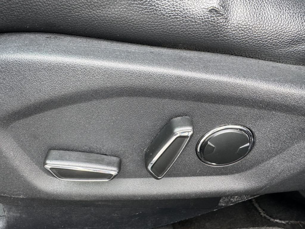2016 Ford Explorer Image 18