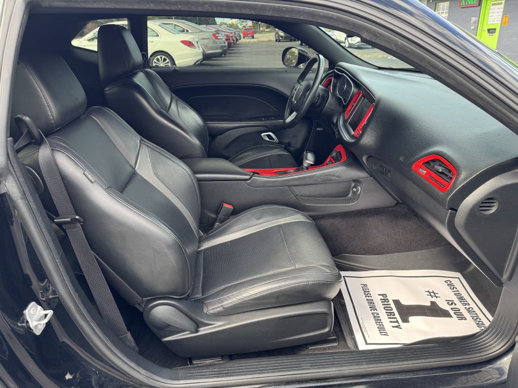 2016 Dodge Challenger Image 8