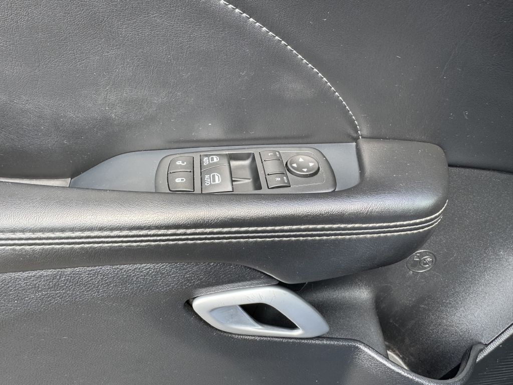 2016 Dodge Challenger Image 13
