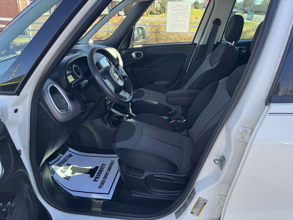 2017 FIAT 500L Image 8